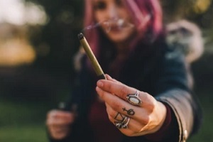 women-holding-weed-cigarette