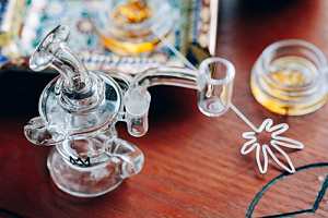 cannabis-accessory-for-smoking-dabs