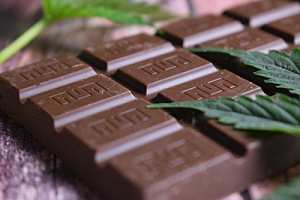 chocolate-edible-bar